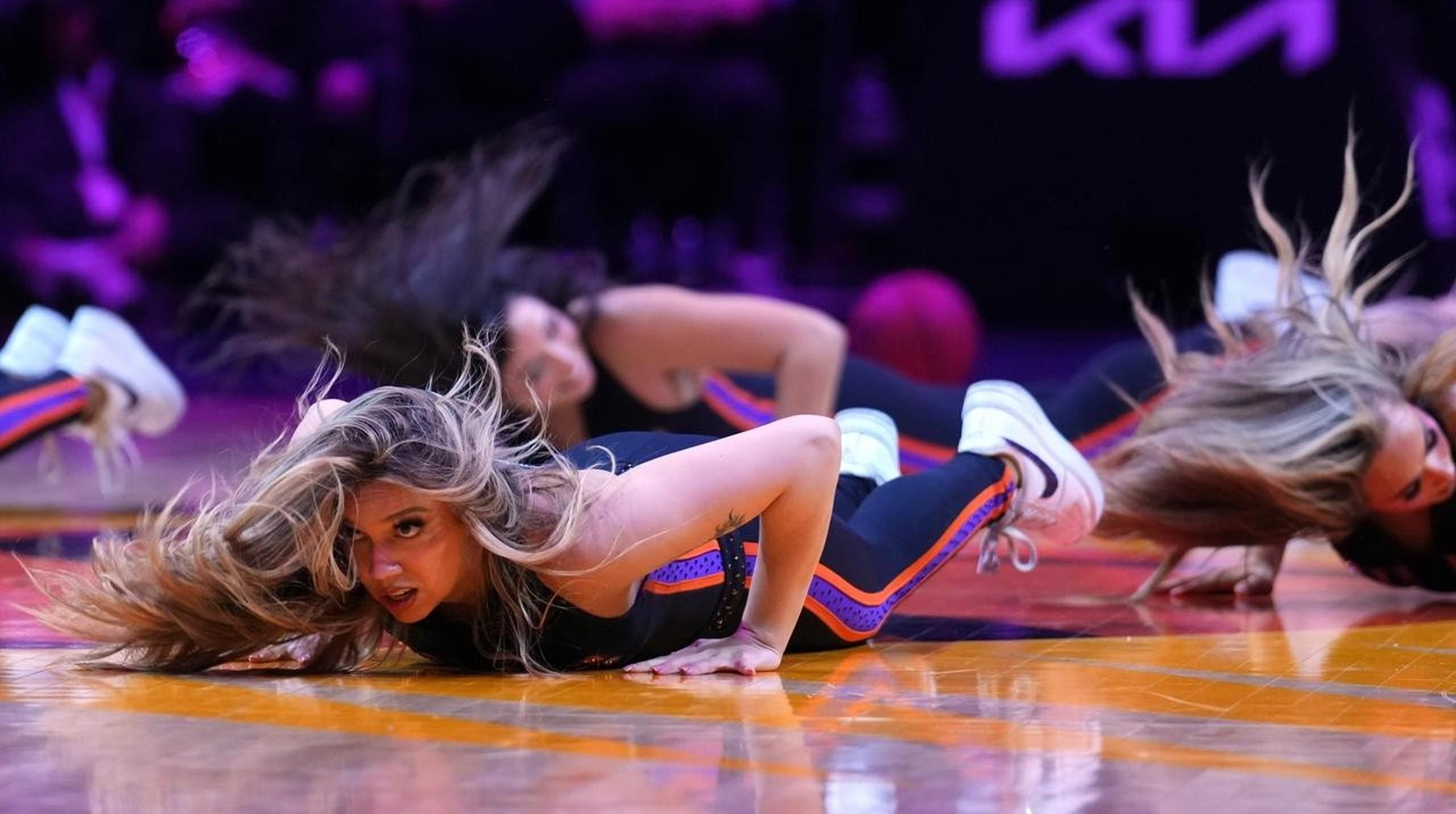 开云官网-杜兰特遭遇十持续失利，西班牙队教练压力巨大！比赛高潮迭起的简单介绍