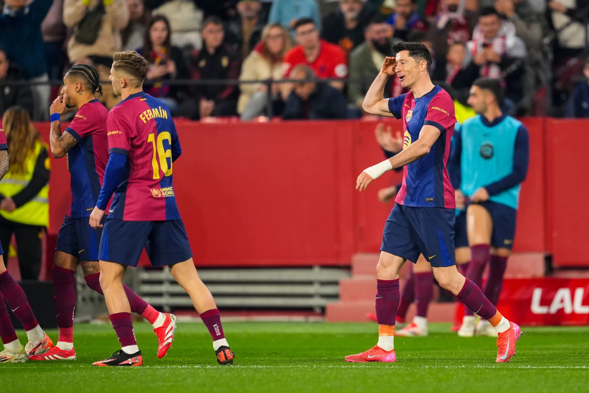 开云官网-切尔西不断突破！，莱万多夫斯基连续十场比赛得分超过领先优势明显观众掌声雷动的简单介绍